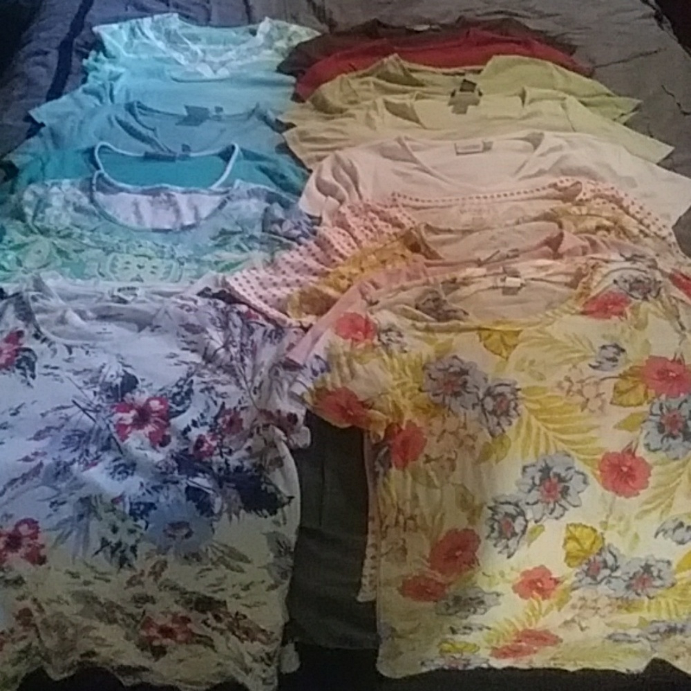 🎁DEAL OF THE DAY 🎁17!! BUNDLE OF TSHIRTS!!